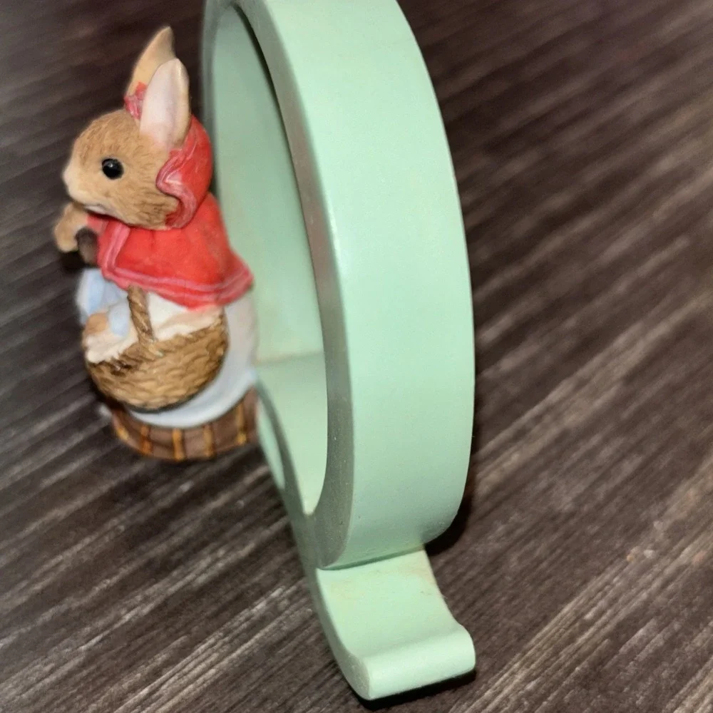 BEATRIX POTTER-Q-MRS. RABBIT LETTER FIGURINE A5009 Enesco Ltd